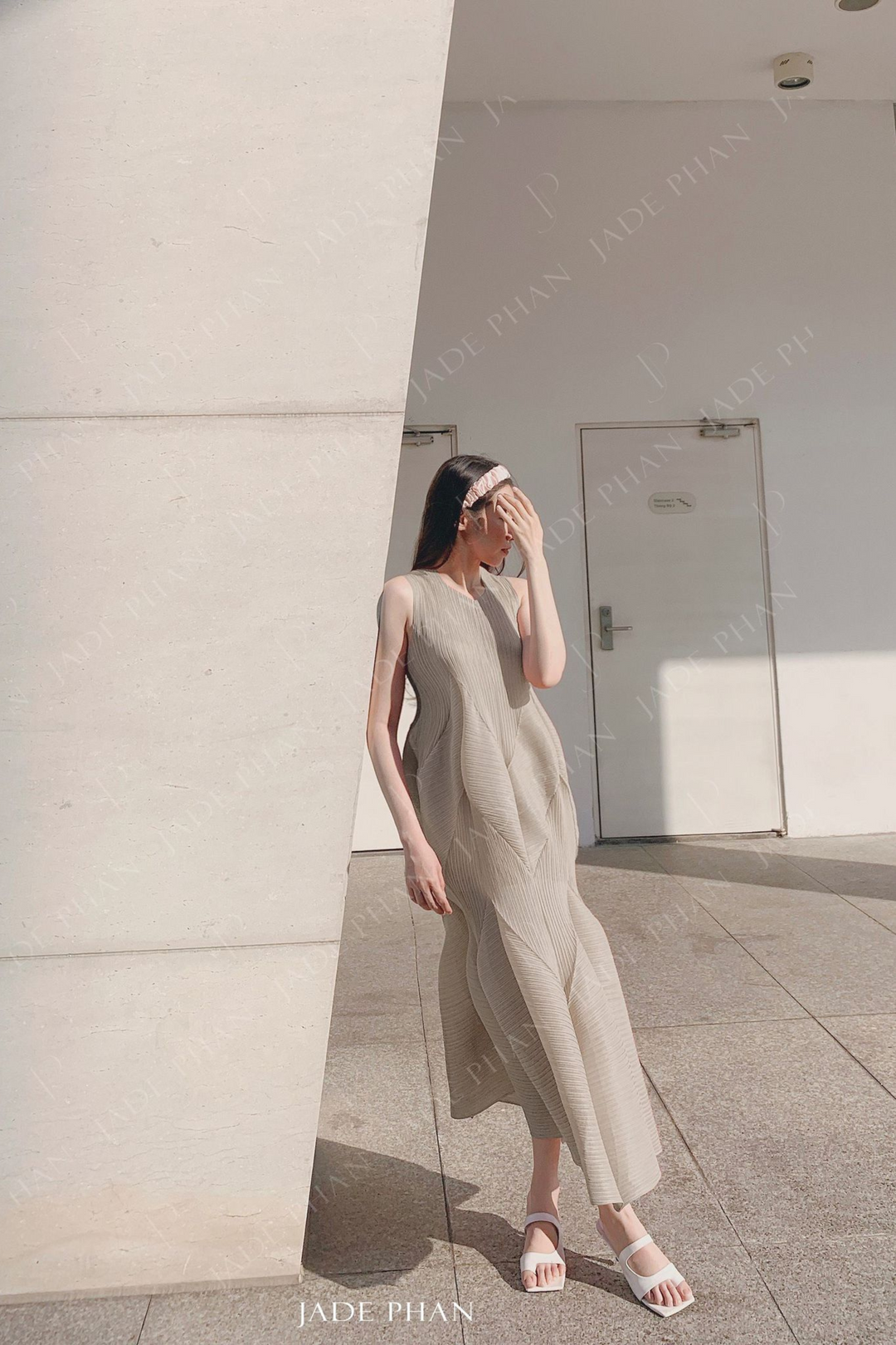 JEUNESSE Pleated Midi Dress - Váy Jeunesse