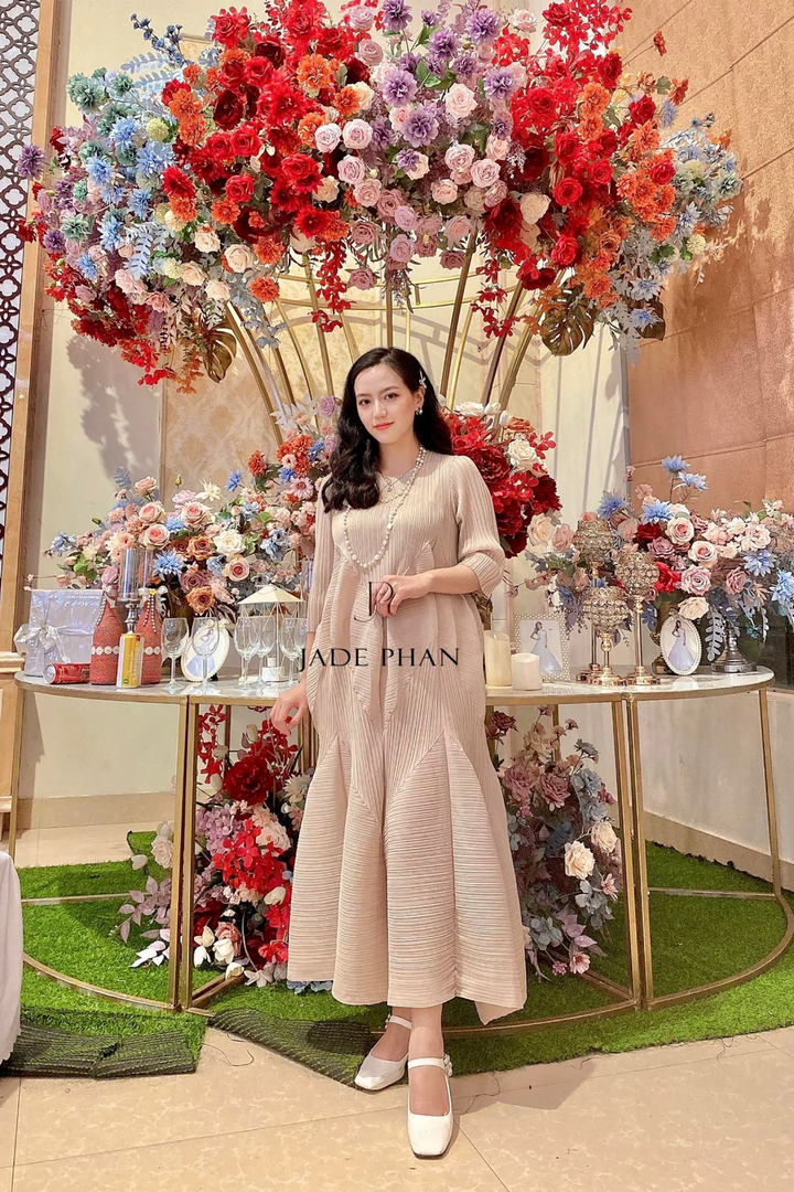 DORIS Pleated Midi Dress - Váy Doris