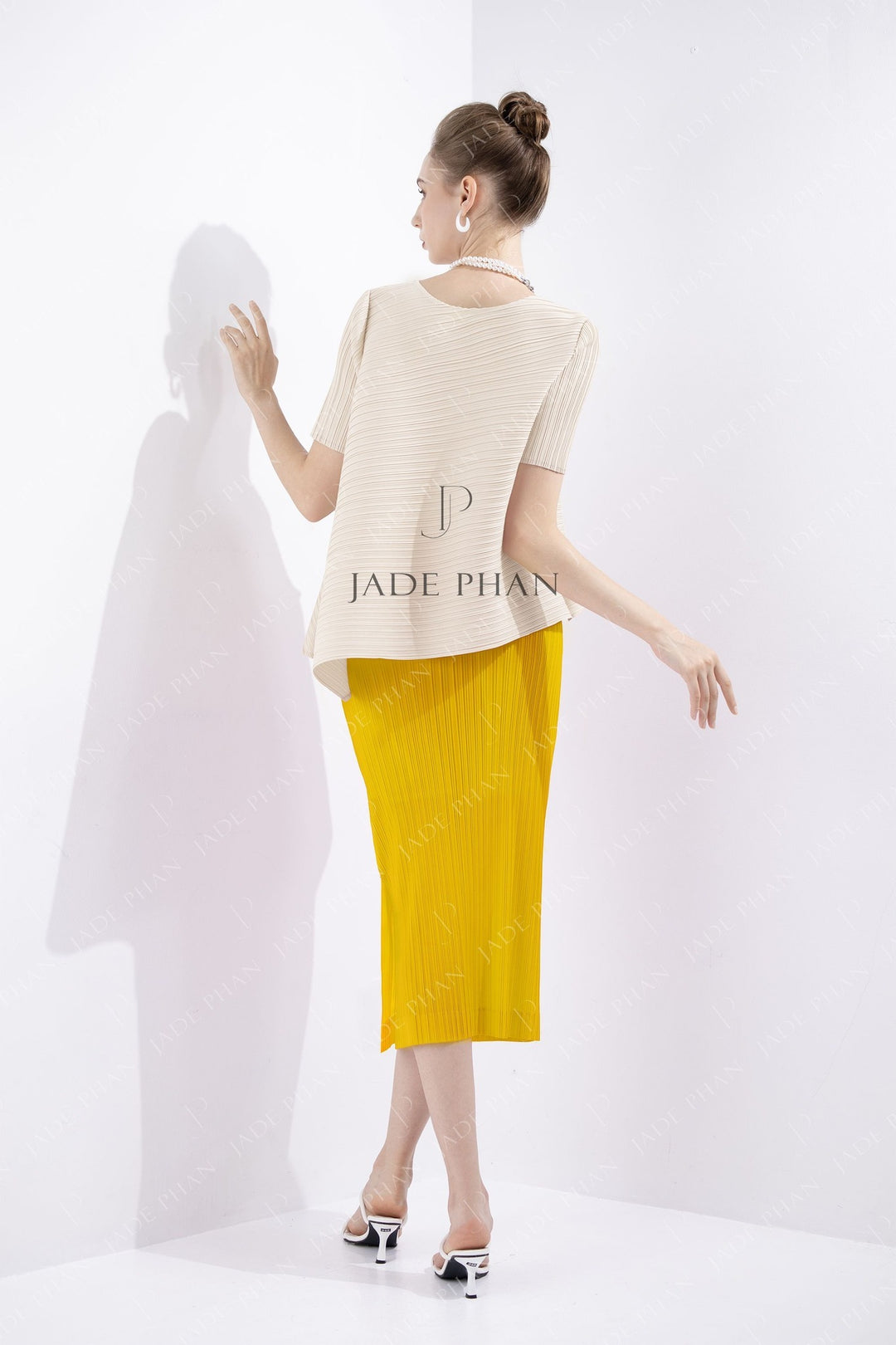 Set Jennie Top & Audora Skirt/ Jennie Trắng & Audora Vàng