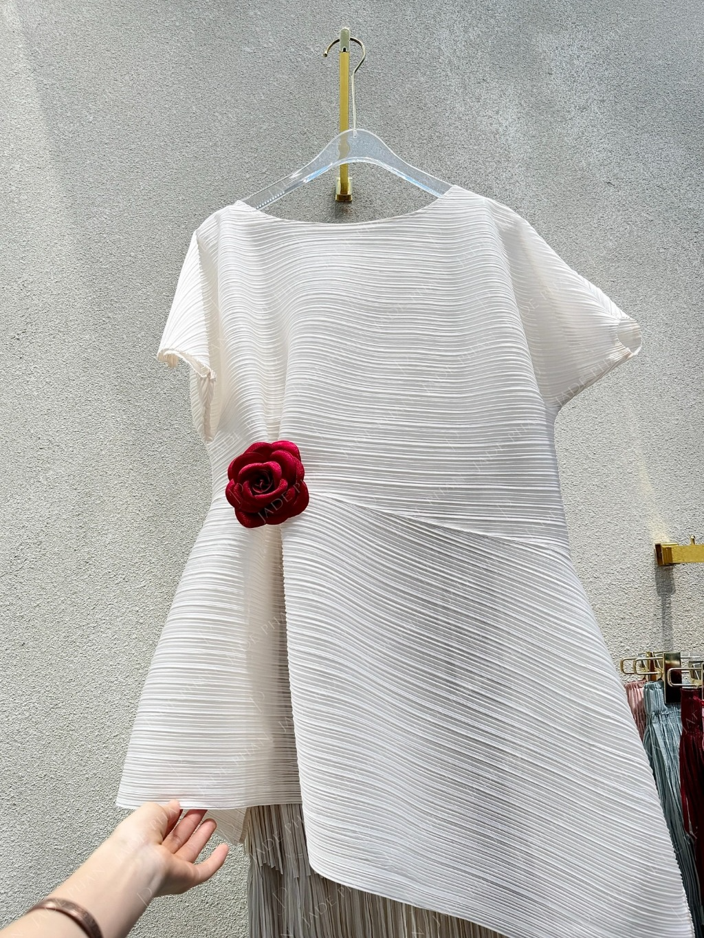 Set Katle Top & Audora Skirt/ Katle Trắng & Audora Đen